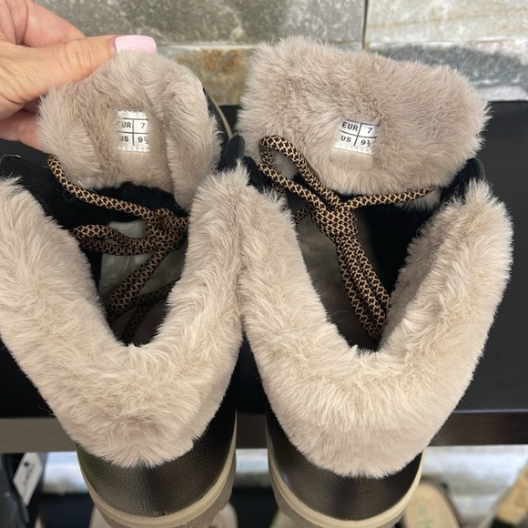 Mephisto Zelda Women's Ankle Boot - Picture 10 of 12